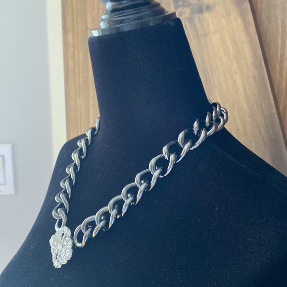 NWOT Lia Sophia chunky Necklace with Pendant - Picture 3 of 8